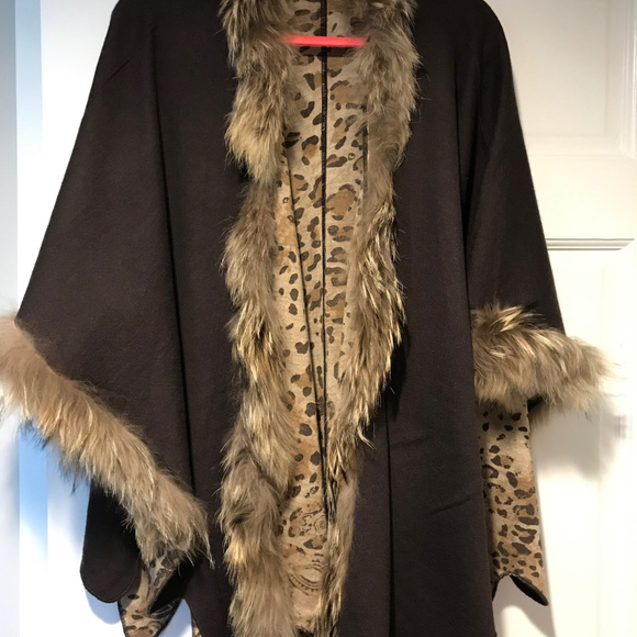 Reversible Leopard Print and Brown wool shawl cape - Picture 2 of 7